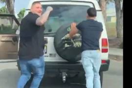 Andy Ruiz da clases de humildad y ayuda a desconocido a empujar su camioneta (video)