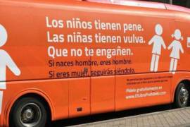 Polémico autobús con lemas contra la transexualidad infantil se pasea por Madrid