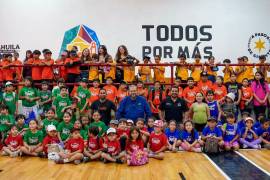 Niñas y niños de Ramos Arizpe participan con entusiasmo en el arranque de los Cursos de Verano 2025 en el Gimnasio Municipal.