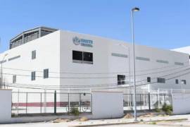 El Hospital de Alta Especialidad de Torreón enfrenta críticas por el suministro de agua turbia en sus instalaciones.