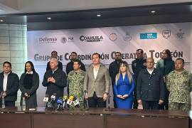 Autoridades estatales y municipales durante el encuentro de seguridad interestatal.