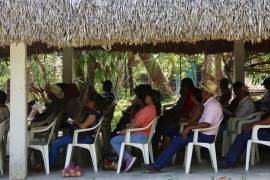 En las comunidades indígenas las asambleas son ejercicios fundamentales para la toma de decisiones. No son eventos de un solo día, las discusiones y deliberaciones pueden tomar meses.