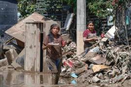 En Álamo, Veracruz, la gente camina entre calles inundadas por agua lodosa y escombros. Dicen que es la peor devastación que han sufrido en 26 años.