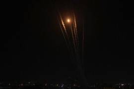 El fuego israelí comenzó, según medios, en respuesta a un ataque con cohetes por parte de Gaza.