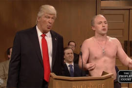 Saturday Night Live pone a Trump en “La Corte del Pueblo”