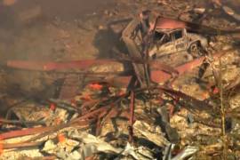 Escombros después de la explosión en la fábrica de explosivos militares en el condado Hickman, Tennessee.