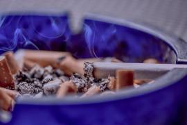 Establecimientos incumplen la prohibición de permitir a sus clientes fumar en terrazas y patios