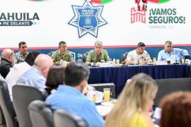 Autoridades municipales, estatales y militares revisaron la estrategia de seguridad para las celebraciones patrias y otros eventos de alta afluencia en Torreón.