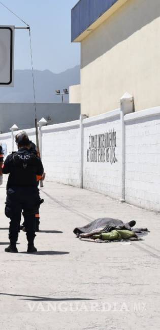 $!Muere adulto mayor al exterior de módulo de vacunación contra Covid-19 en Monclova