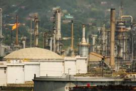 Las compañías petroleras estadounidenses “gastarán miles de millones de dólares, arreglarán la infraestructura gravemente dañada... y comenzarán a ganar dinero para el país”, agregó Trump.