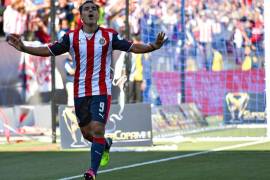 Oficial: Bravo se va de las Chivas