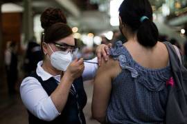 Refuerzo de vacuna para maestros tendrá que esperar, clima retrasa llegada de dosis