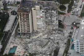El impactante momento en que se derrumba un edificio en Miami; hay un muerto (video)