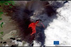 El monte Etna, que se eleva sobre la isla mediterránea de Sicilia, ha experimentado una temporada alta este año