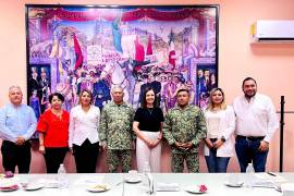 El Acalde electo y su equipo en reunión con los mandos militares.