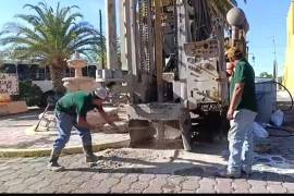 Perforan pozo sobre una plaza de Parras para abastecer de agua a colonias