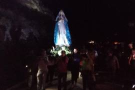 Danza y tradición se mezclan en la procesión por las principales calles de la ciudad.