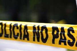 Peritos de la Fiscalía realizaron el levantamiento del cuerpo, el cual fue trasladado al Semefo para practicarle la necropsia de ley e intentar establecer su identidad.