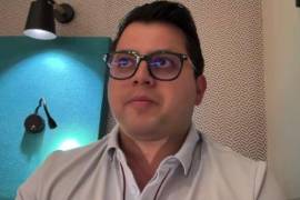 El cierre del espacio aéreo dejó a la pareja sin posibilidad inmediata de regresar a México, explicó Luis José Flores Cruz