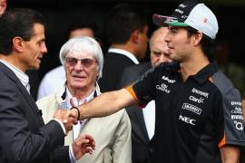 Bernie Ecclestone (centro) es uno de los personajes de la F1 que están relacionados con el caso de Jeffrey Epstein.