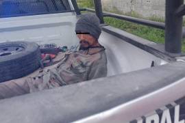 Uno de los sospechosos fue detenido, mientras que su presunto cómplice huyó hacia la colonia Independencia y continúa sin ser localizado.