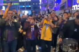 Mexicanos despiden a Kobe Bryant a ritmo de banda (video)