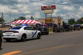 El hecho de violencia ocurrió cerca de las 11:30 horas en Fordyce, Arkansas, en la tienda Mad Butcher.
