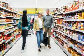 Los precios de la gasolina en Estados Unidos alcanzaron niveles récord en junio, con un promedio de más de 5 dólares por galón