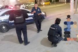 El menor tarahumara de cinco años fue resguardado y reunido con su familia por la Policía Municipal de Torreón.