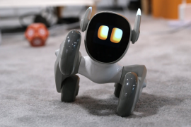 Loona, el primer robot doméstico con ChatGPT que es sumamente tierno.
