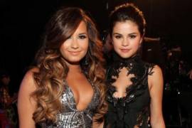 ¿Selena Gomez visita a Demi Lovato?