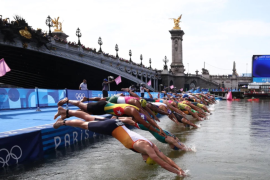 La polémica sobre la calidad del agua del Sena ha sido un tema recurrente en los Juegos, con varias sesiones de entrenamiento canceladas por problemas similares.