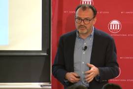 Increpa estudiante al exsecretario Luis Videgaray en el MIT