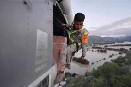 Autoridades federales y estatales mantienen el envío de ayuda y maquinaria a las zonas más golpeadas.