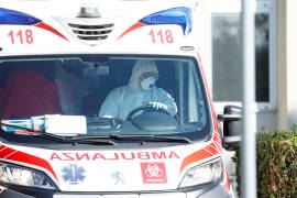 Mafia napolitana les prohiben a conductores de ambulancia usar sirenas porque interrumpen el tráfico de drogas