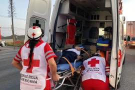 La Cruz Roja acudió rápidamente al lugar del accidente para brindar atención médica al motociclista herido antes de su traslado al hospital.