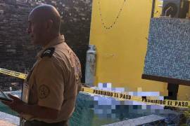 Dos hermanas de 29 y 31 años de edad murieron y un menor se encuentra delicado tras resultar electrocutadas en una alberca en el municipio de Tequila, en Jalisco