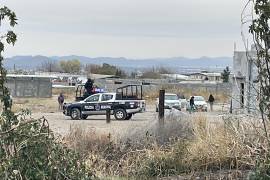 Elementos de seguridad acordonaron el área donde se reportó la agresión con arma blanca.