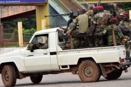 Observadores señalaron que las tensiones entre el presidente de Guinea y el coronel del ejército surgieron luego de una propuesta de recortar el salario de algunos militares