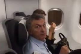 'Ladrón, arruinaste al país, ¿No te da vergüenza?&quot;: Pasajera encara a Mauricio Macri (video)