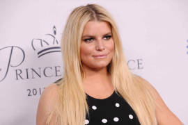 Jessica Simpson toma el sol y luce irreconocible