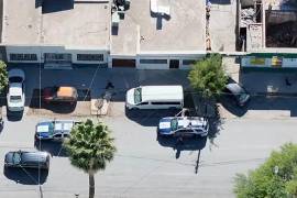 La camioneta fue localizada en la colonia Centro, donde agentes confirmaron el reporte de robo antes de asegurar la unidad.