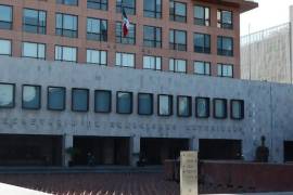 El Servicio Exterior Mexicano es la estructura permanente de diplomáticos y personal técnico-administrativo que, bajo la dirección de la SRE, representa a México ante el mundo y negocia tratados.