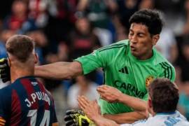 Esteban Andrada fue suspendido 13 partidos por la RFEF tras agredir a Jorge Pulido durante el partido entre Huesca y Real Zaragoza en LaLiga Hypermotion.