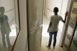 Familiares retiraron a dos jóvenes del centro tras denunciar malos tratos y condiciones inadecuadas en el lugar.