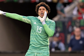 El mal momento de Malagón y las fallas de Raúl Rangel le pueden abrir la puerta a Memo Ochoa para “robarse” la titularidad del arco mexicano en la Copa Mundial. Situación que ha desatado la polémica sobre su este último tiene méritos.