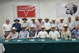 El secretario de Desarrollo Rural atestiguó la toma de protesta del nuevo presidente de la Asociación Ganadera Local de Saltillo.