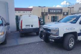 Trabajadores del SEMEFO se dieron a la tarea de realizar el levantamiento del cuerpo.