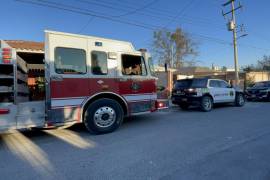 El cuerpo de bomberos controló la fuga en el tanque de gas conectado al calentador, posible causa del incidente.