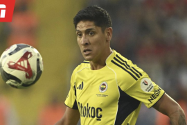 El entrenador Zeki Murat Göle confió en el mediocampista recién llegado desde el West Ham United.